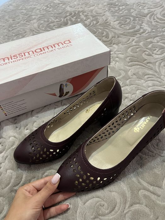 Ортопедични дамски обувки от естествена кожа