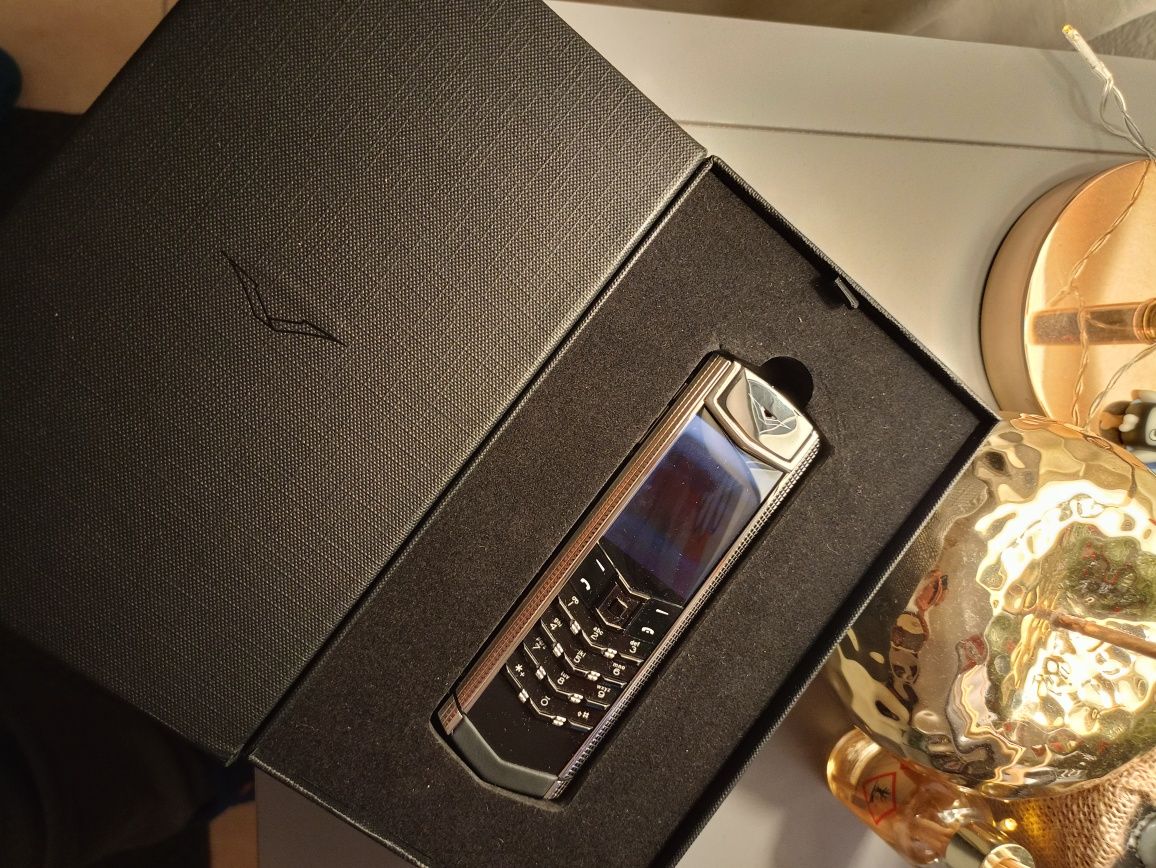 Vertu Signature Clous De Paris