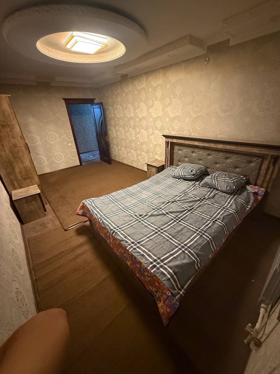 Arendaga uy beriladi.Maksim Gorkiy oldida.