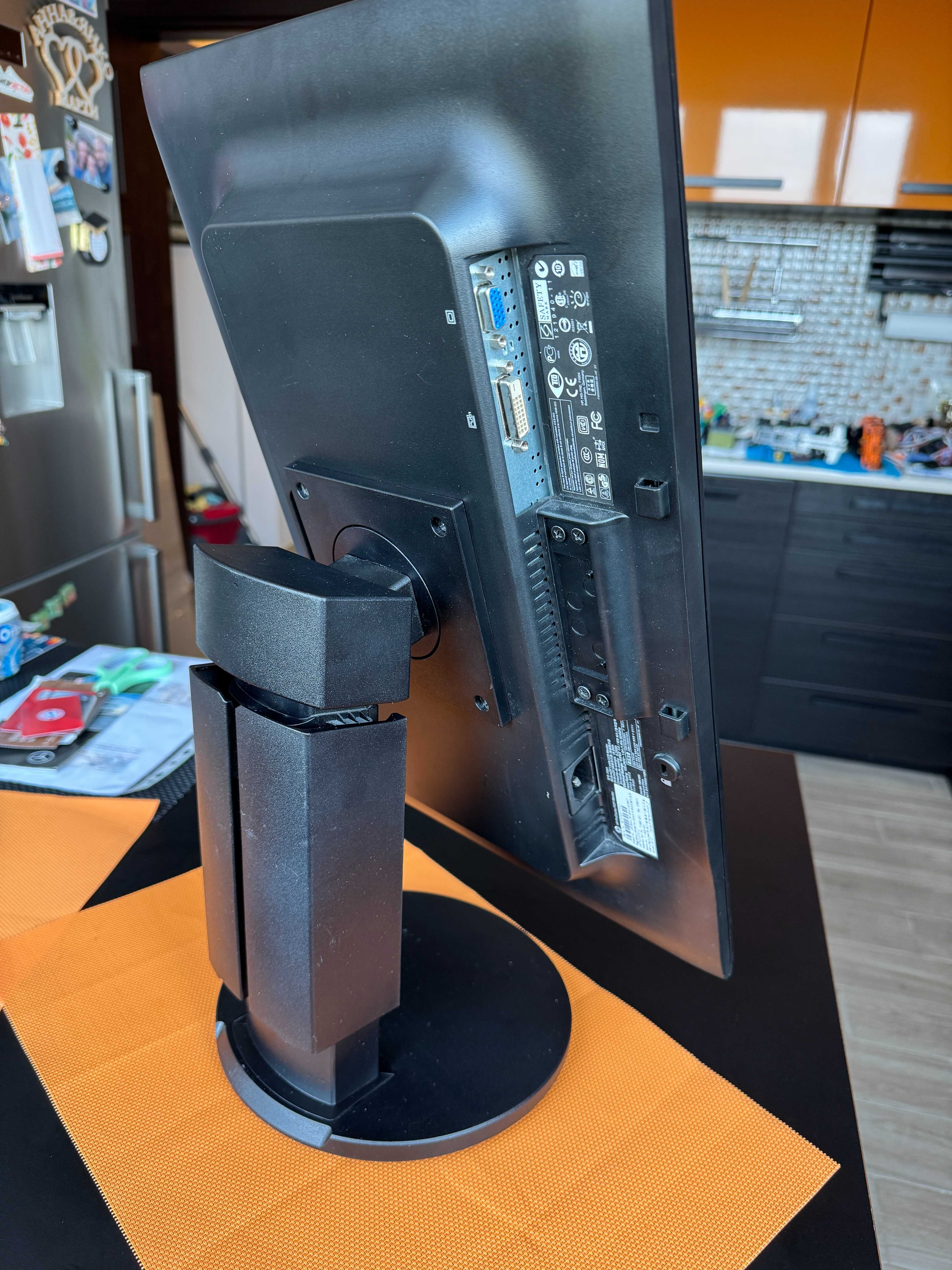 Монитор HP P201 20 инча с въртяща се стойка