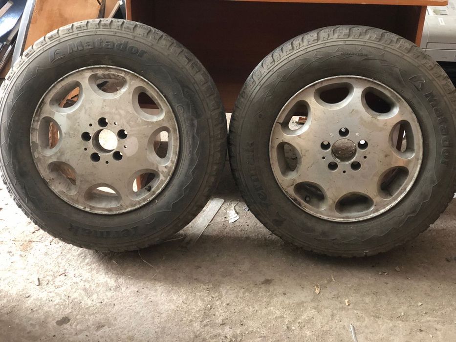 Резина 225-70-6 пара диски на мерседес 16