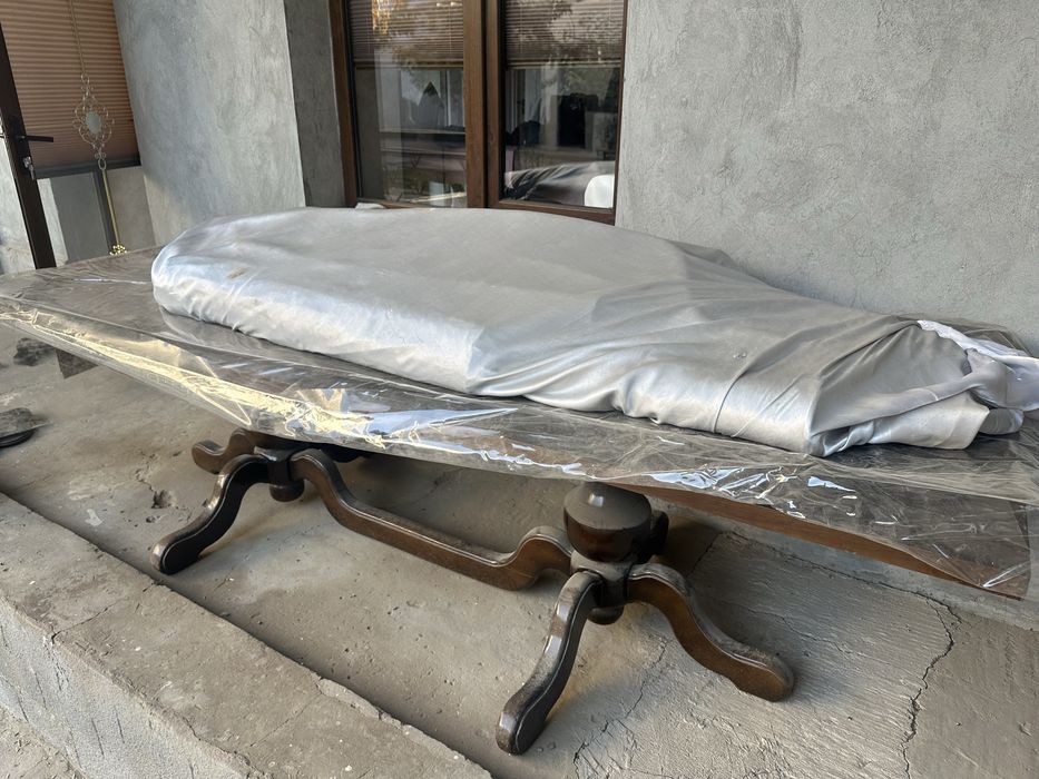 Holati yaxshi stol sotiladi