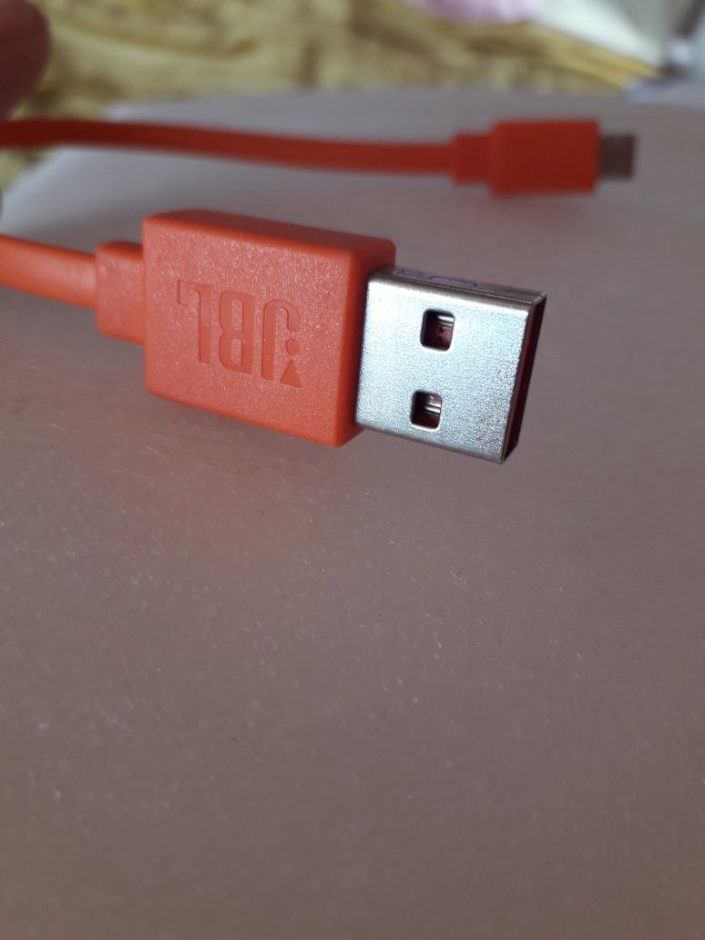 USB type Portable кабел.
Подходящ за зареждане на телефона от компютър