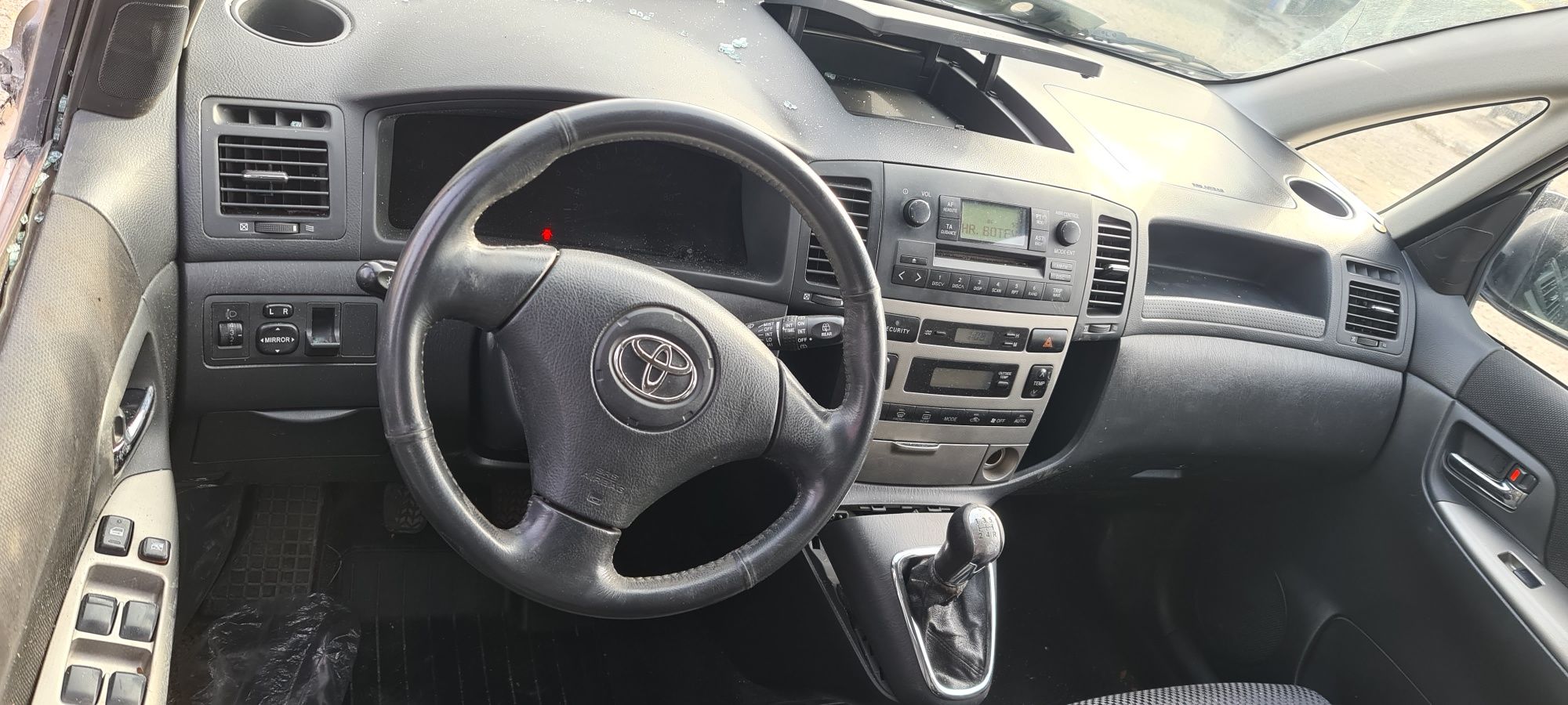 Toyota Corolla Verso (2005г. 2.0D4D ) на части