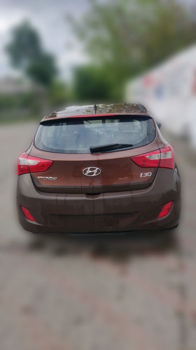 hyundai  i30, 1.4 benzina , 2013 și Mazda 3 1.6 benzina, din 2006