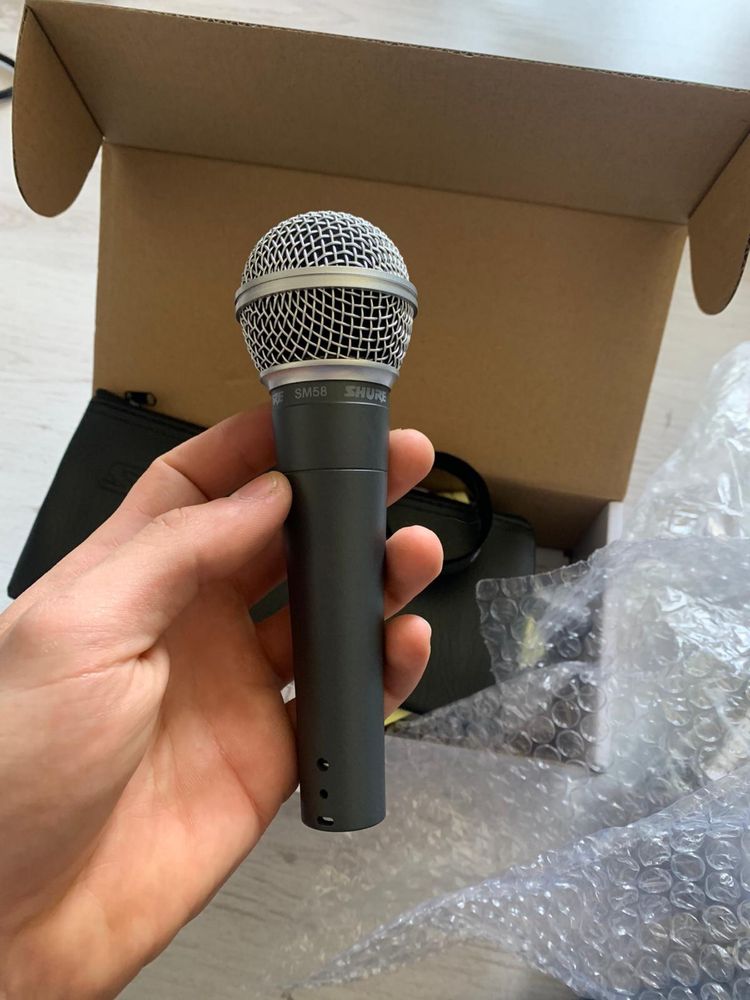 Microfoane shure si Sm58 400 de lei noi sigilate !