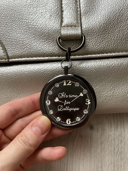 Poseta argintie detaliu pisica