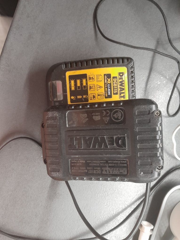 Винтоверт Dewalt DCD777