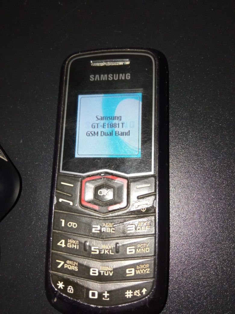 Продам недорого телефон SAMSUNG с зарядкой