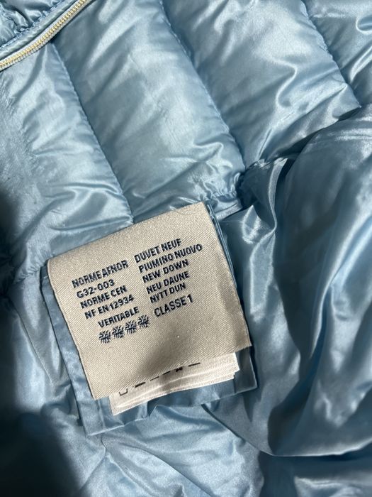 Vând geaca Moncler originala,pt 11-12 ani,potrivita si pt XS