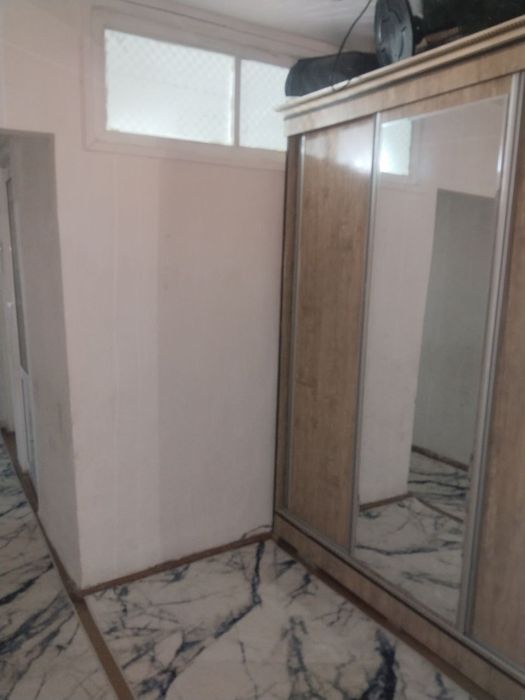 Uy dom 2 xonali baʼzi jixozlar qoladi