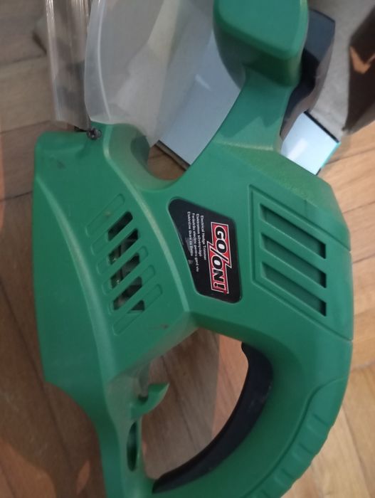 Fierăstrău electric, foarfecă