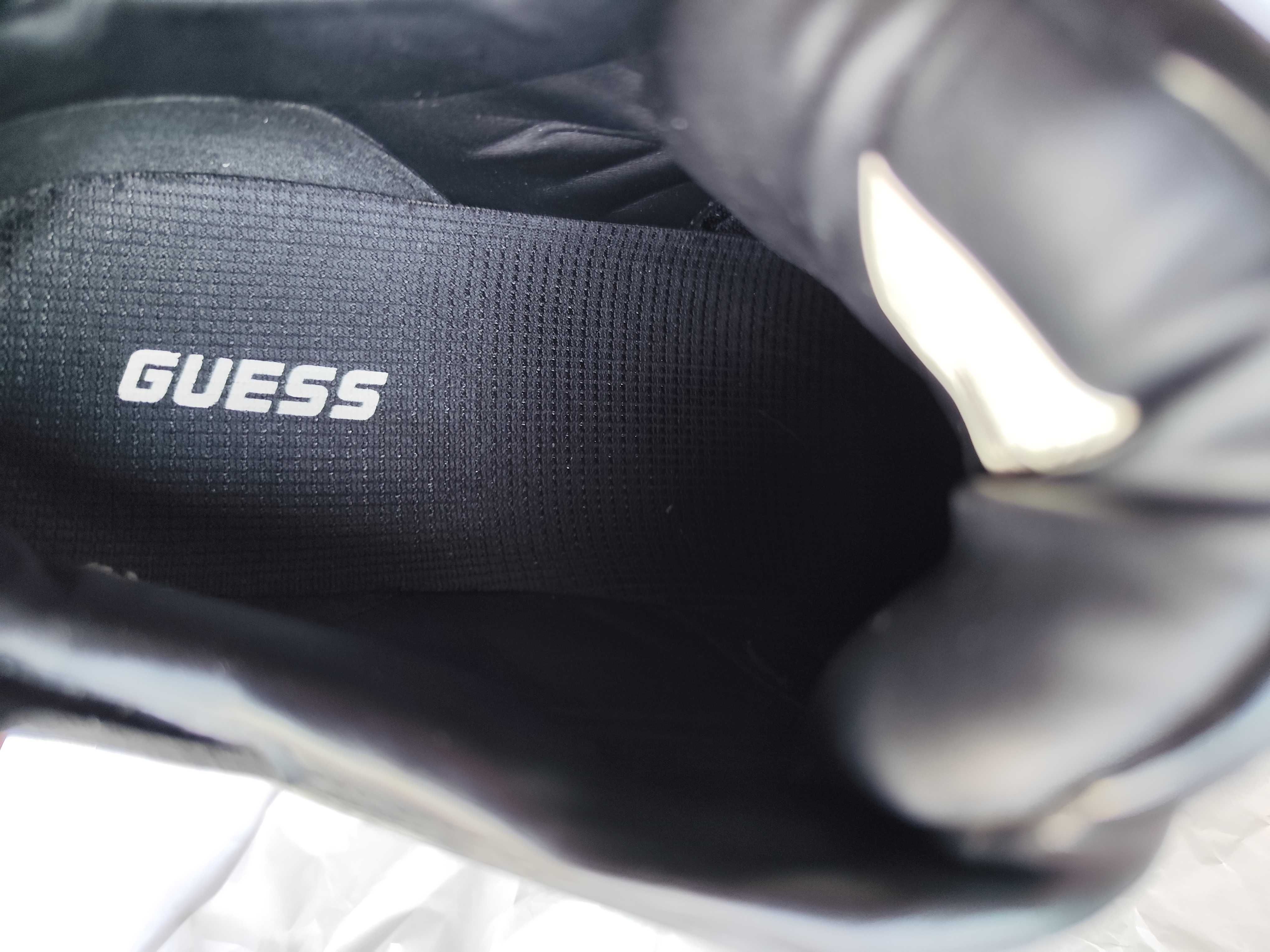 Маратонки на Guess- модел Fmpbel lep12