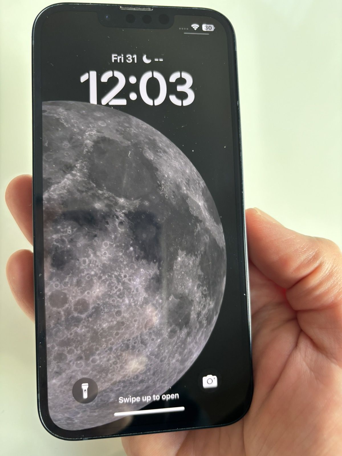 Продавам Iphone 13