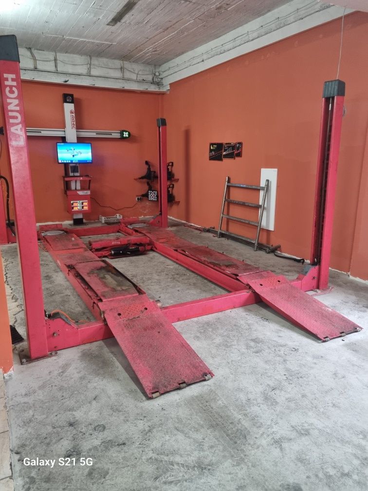 Închiriez service auto functional