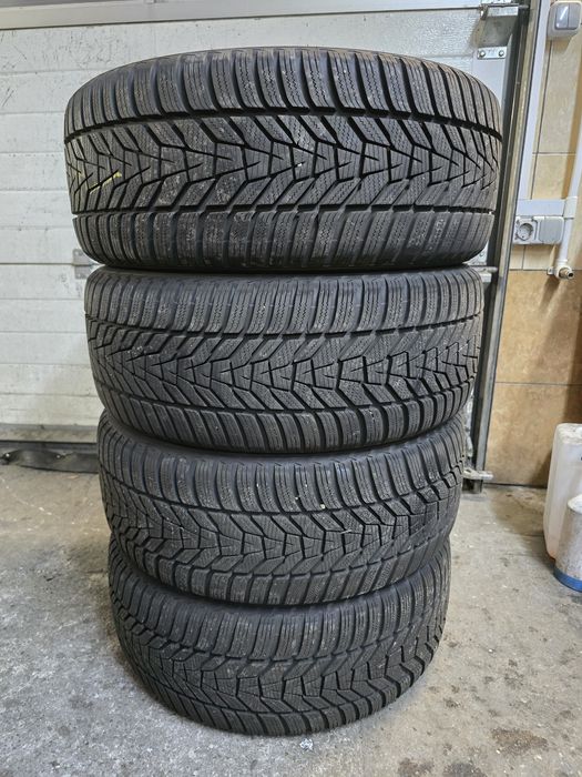 Set 4 anvelope de iarna Hankook 235/40 R18 ca noi!