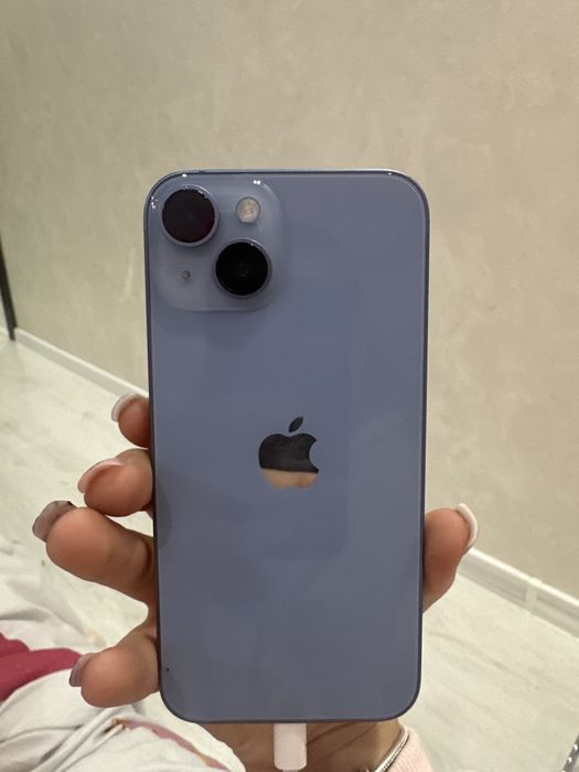Iphone 14 blue.