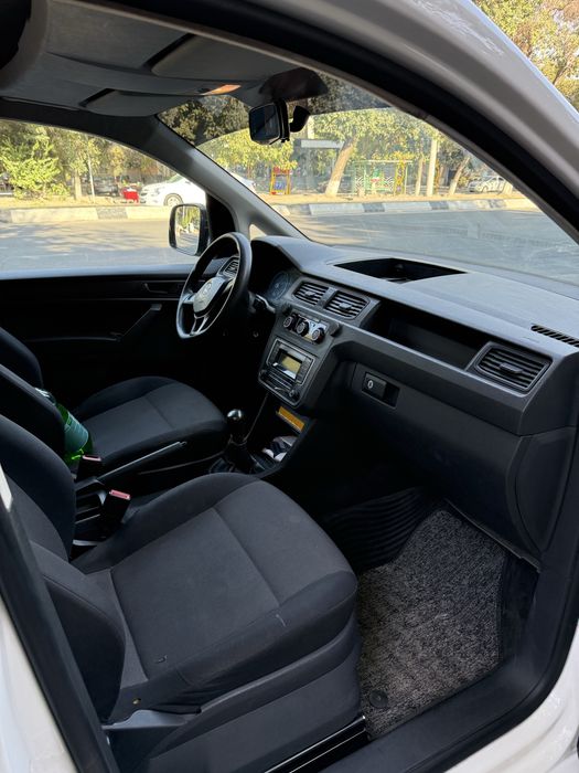 Wolks vagen Caddy sotiladi