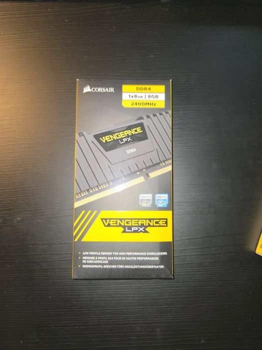 Doua module Corsair Vengeance  8 GB RAM DDR4