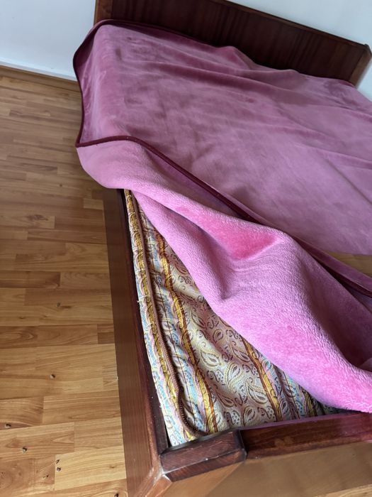 Pat in stare ok .. salteaua e deteriorata