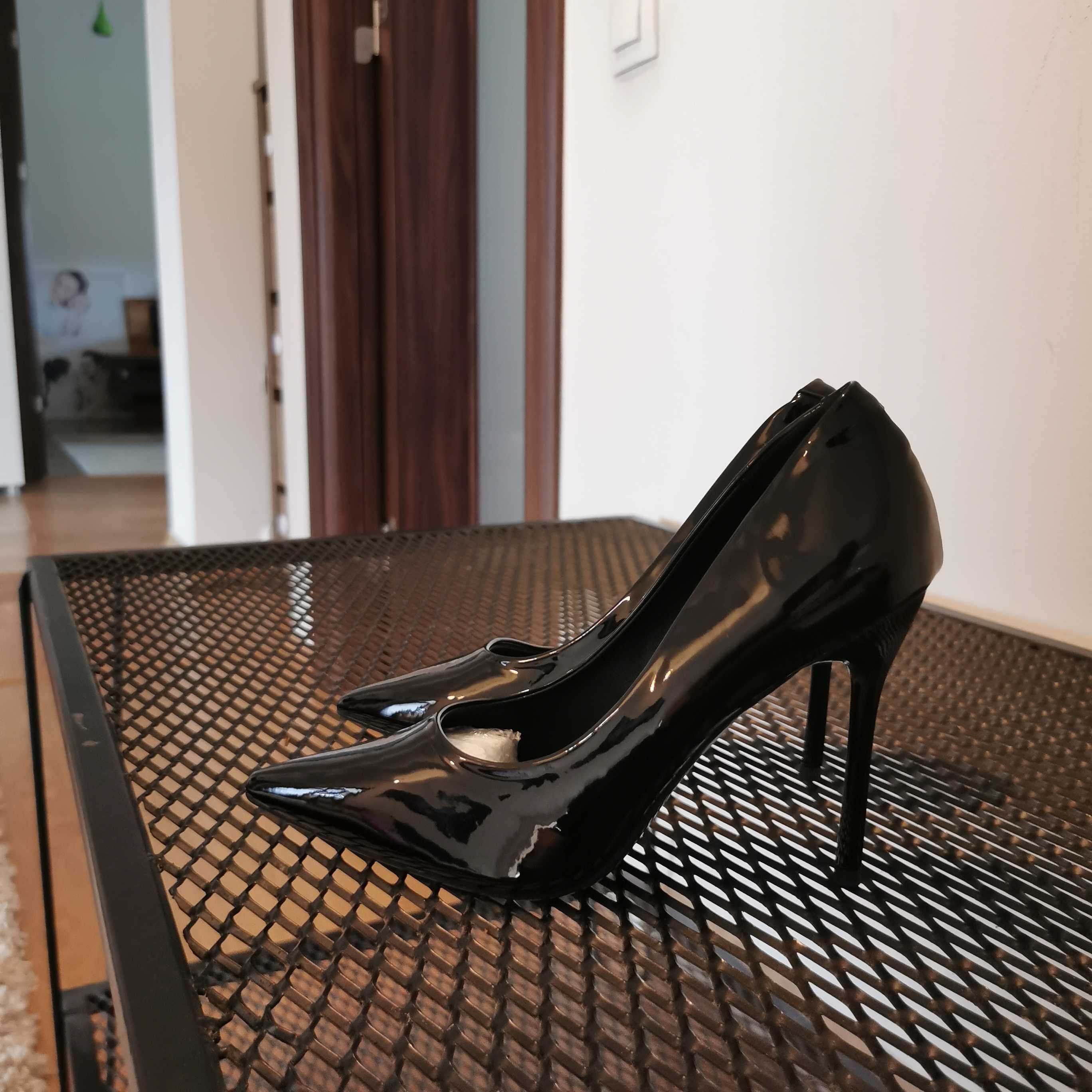 Pantofi Stiletto mărimea 39