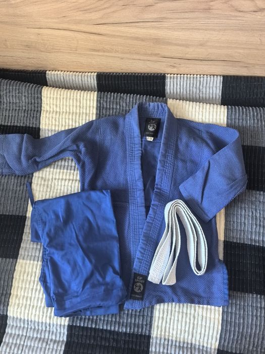 Продам кимоно в хорошем состоянии