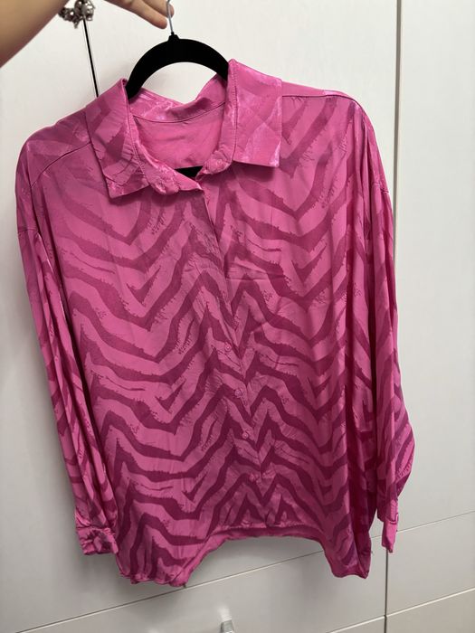 Различни видове дамски ризи.