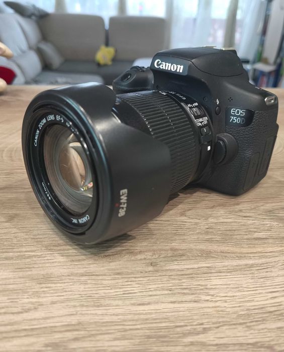 Canon 750d + обектив canon 18-135 mm.