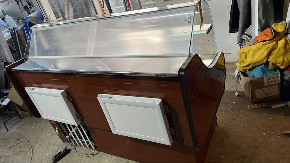 Vitrina figorifica pentru mezeluri cu led