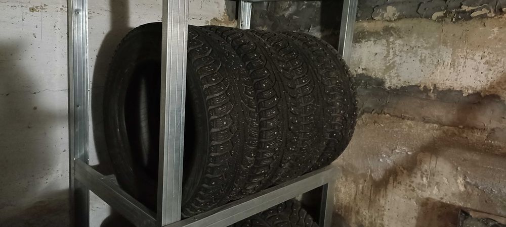 Продаю комплект шин зимних 185/65 R15
