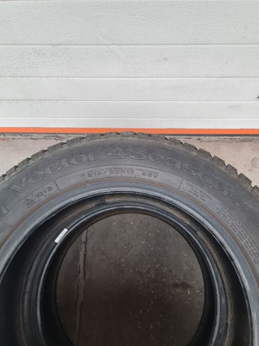Всвсезонни гуми 2 броя GOODYEAR Vector4Seasons 215 60 R17 дот 4717