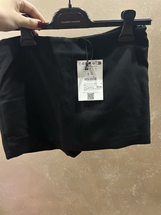 Чисто нова пола-панталон