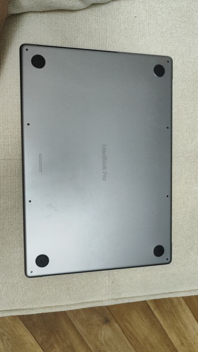 Продаю МакБук про М2 состояние идеальное без деформации и царапин