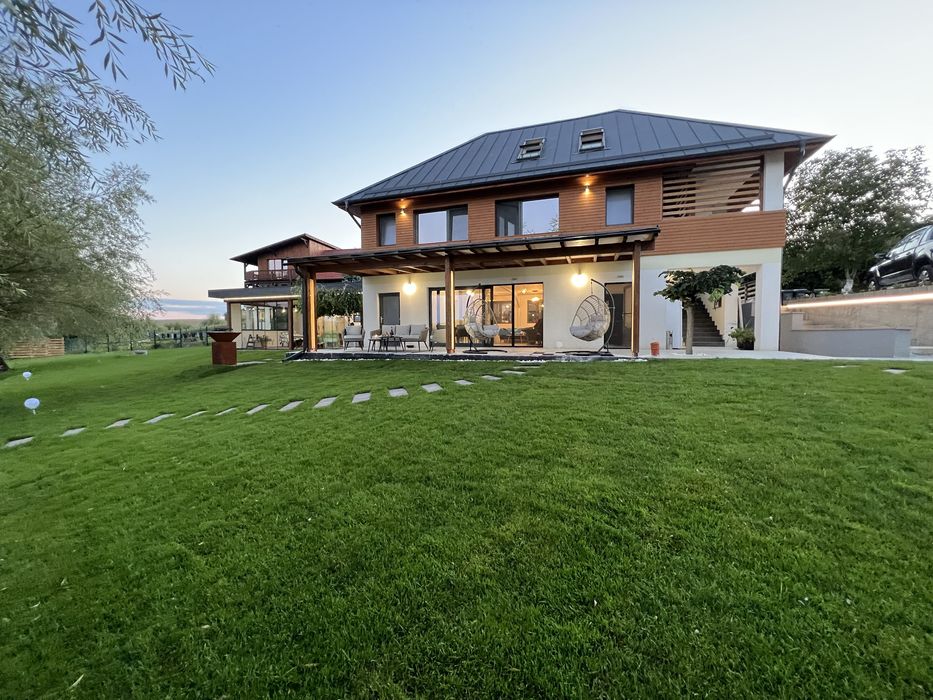 De Inchiriat Villa pt Revelion pe malu lacului Geaca jud cluj