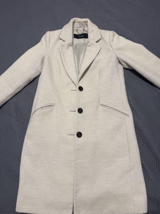 Дамско палто в бежово