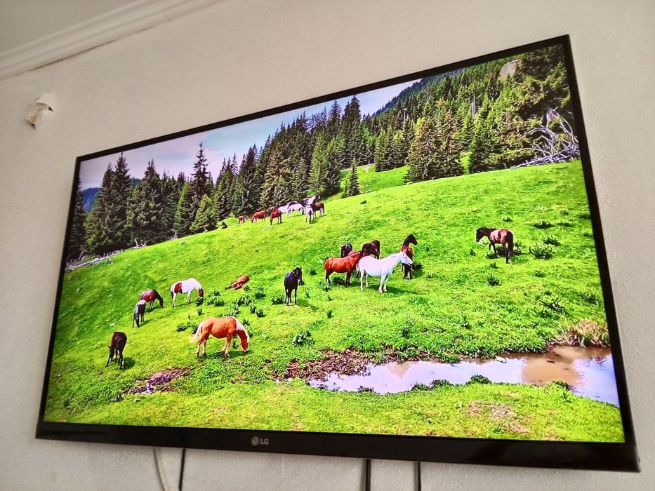 Большой LG-125см.3D SMART WIFI  T2