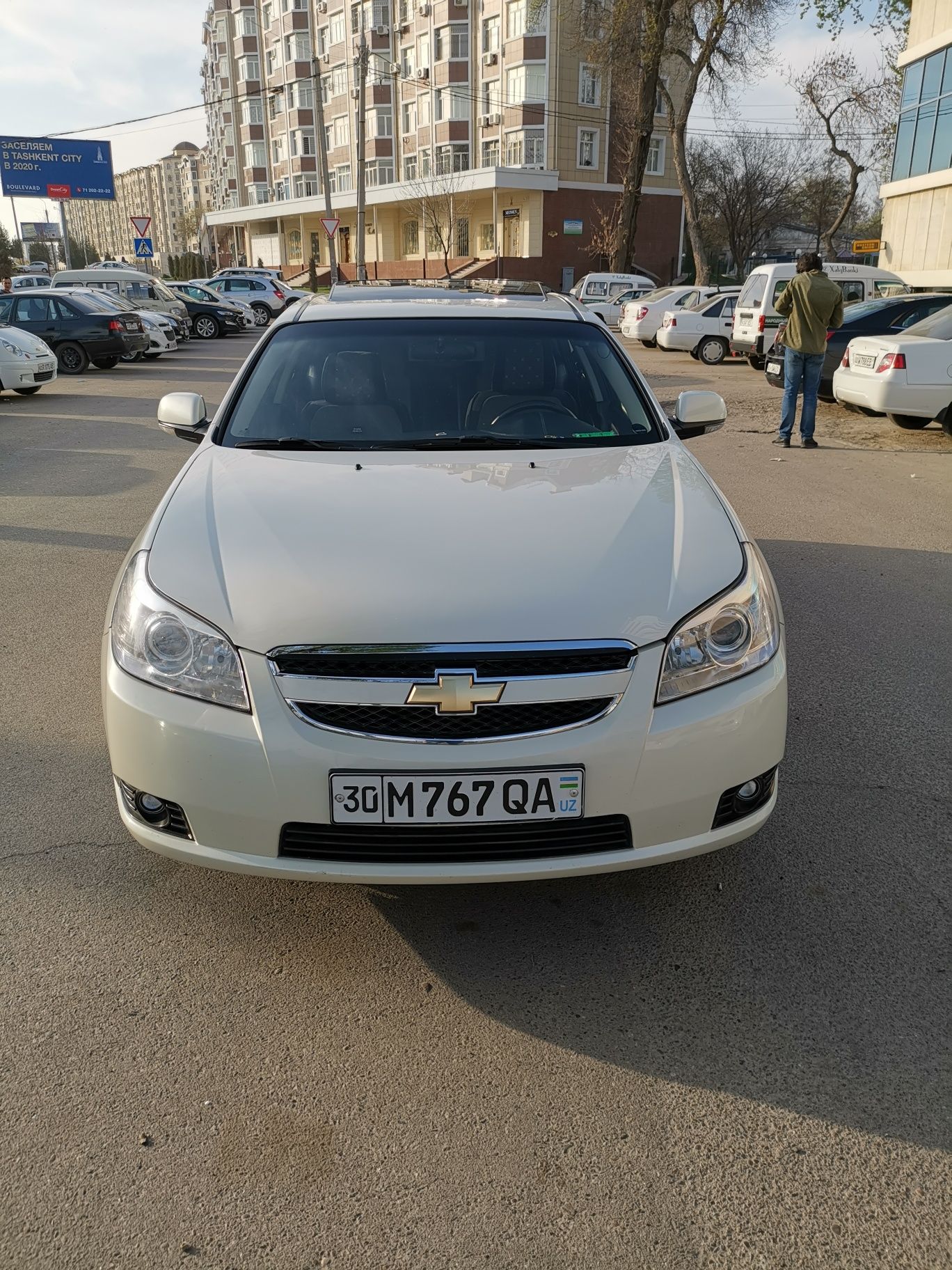 Такси Тошкент ва Самарканд устида багажи билан!