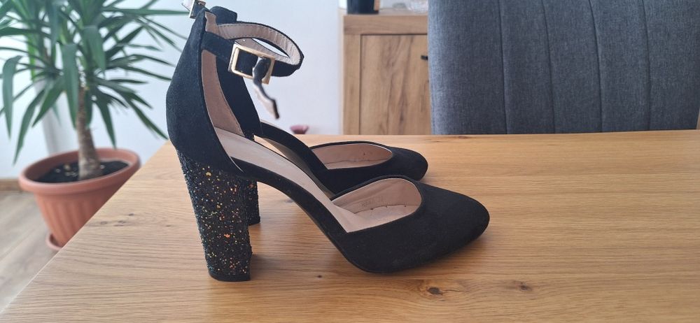 Pantofi eleganți cu bareta