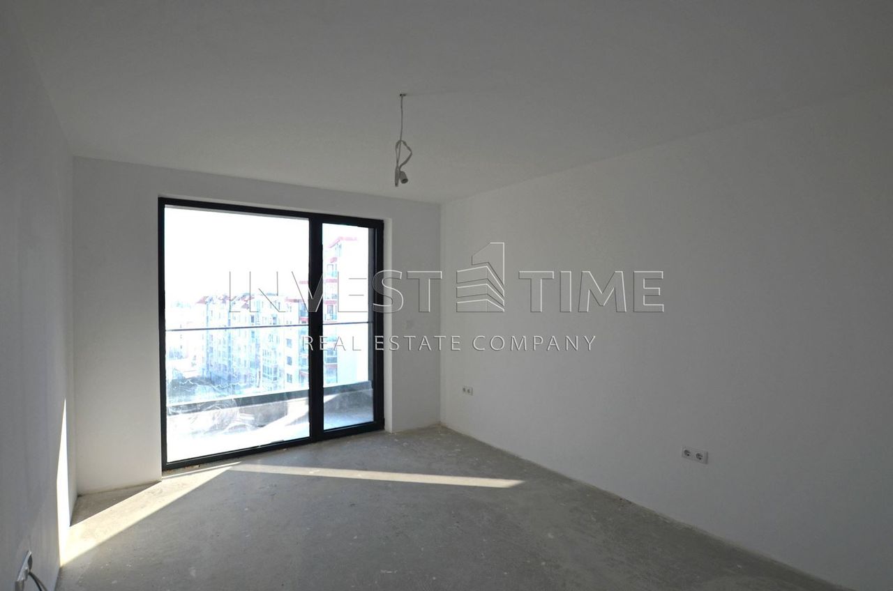 Продава се Двустаен апартамент в Варна, Бриз - 65 кв.м за 2231 €/кв.м - Снимка #2