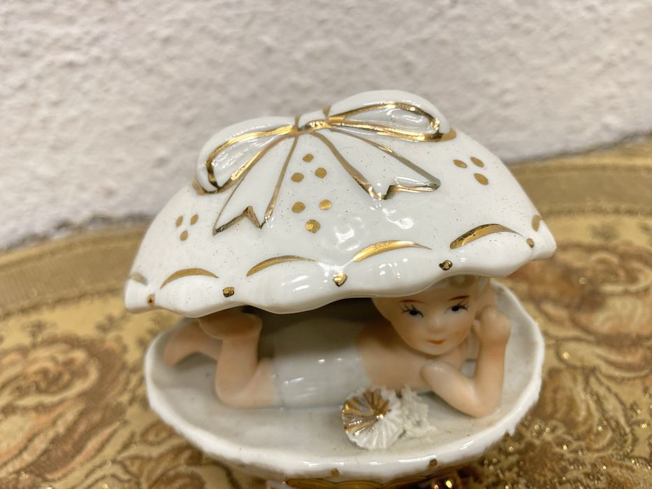 Порцеланово яйце с фигура - маркирано