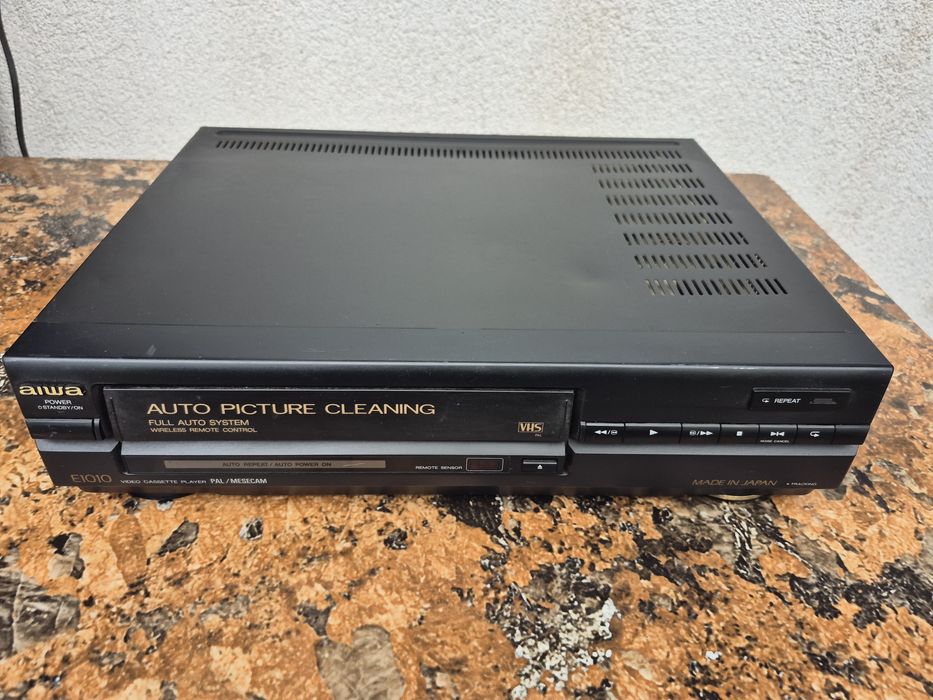 Vand video casette pleyer marca Aiwa model HV E 1010 DH made in japan