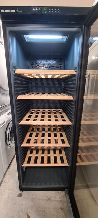 ТОП Мултитемпературен Вино-охладител  Liebherr Vinothek WTb4212