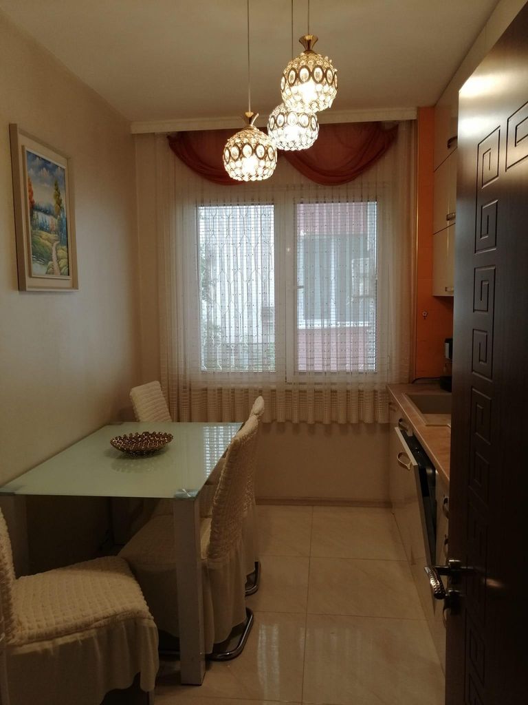 Дава се под наем Тристаен апартамент в Пловдив, Южен - 70 кв.м за 500 € - Снимка #2