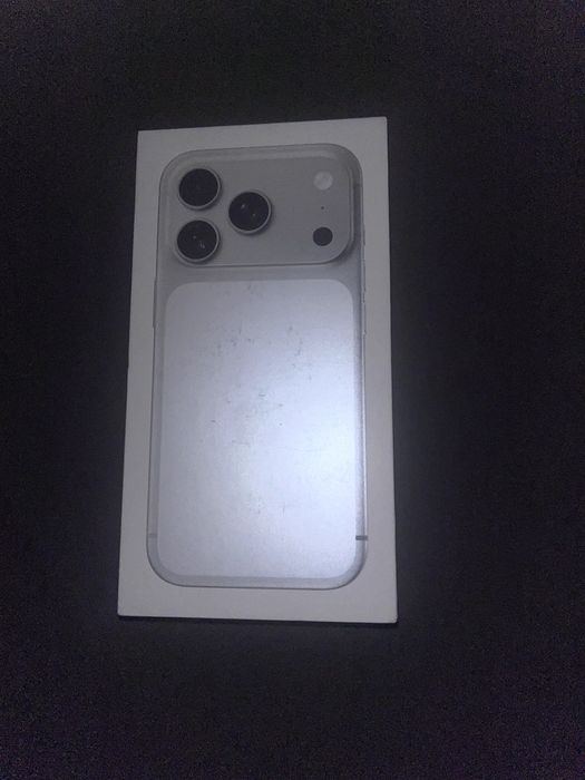 iPhone 17 pro 256 gb silver