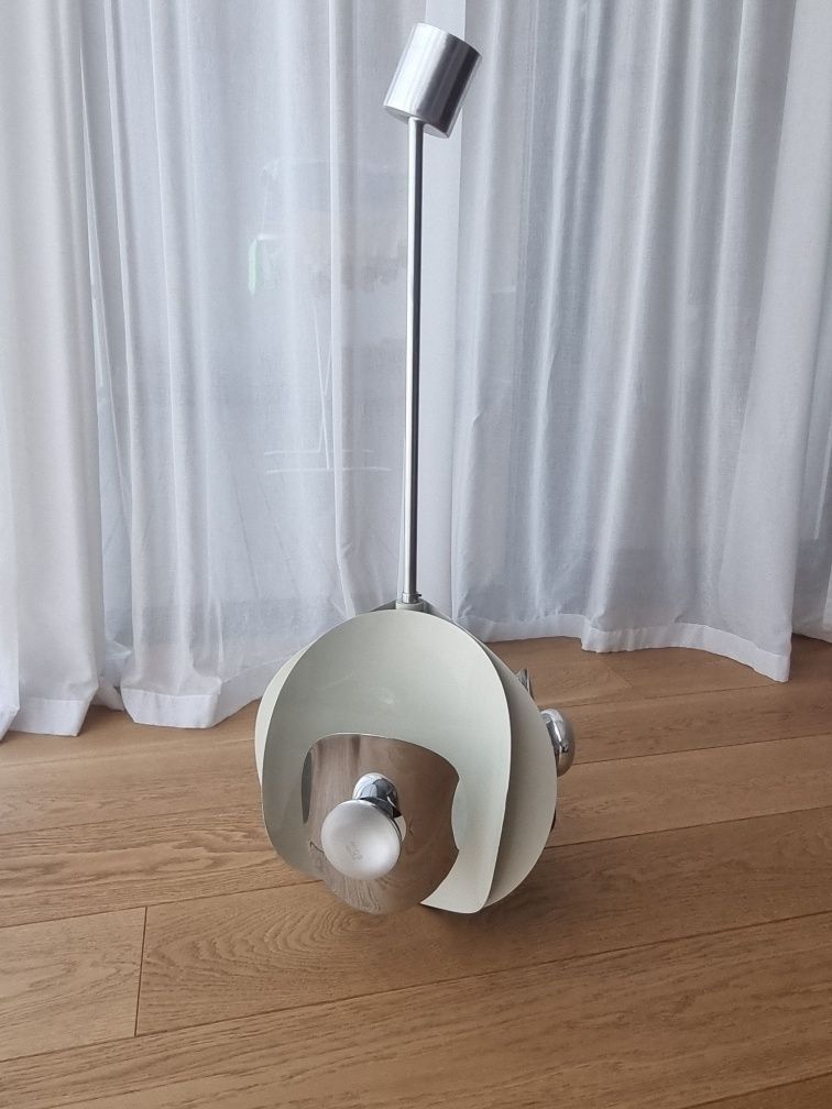 Lampa argintie metalica