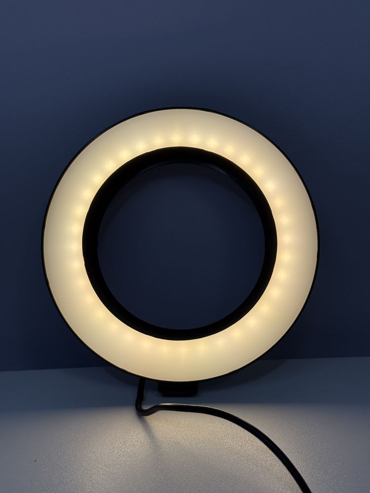 Малък LED ринг – Компактно осветление за видео и снимки