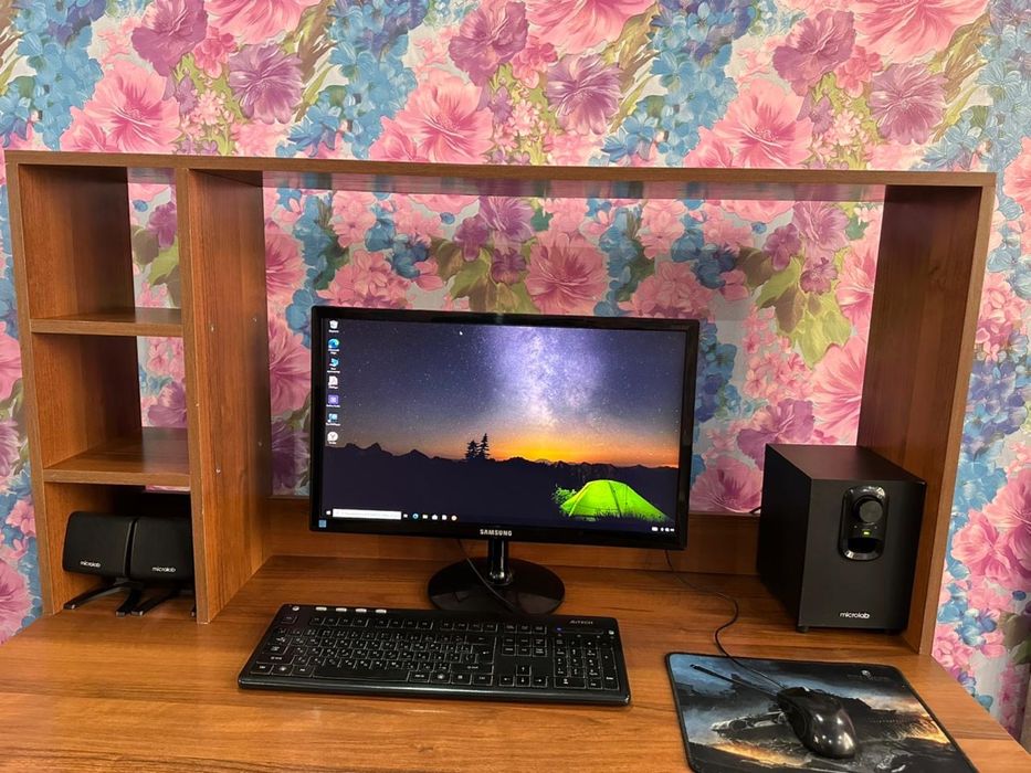 Компютер комплект стол придачу