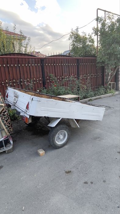продам прицеп цена 300.000