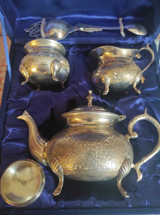 Кофейник сливочница сахарница икорница ложечка продам