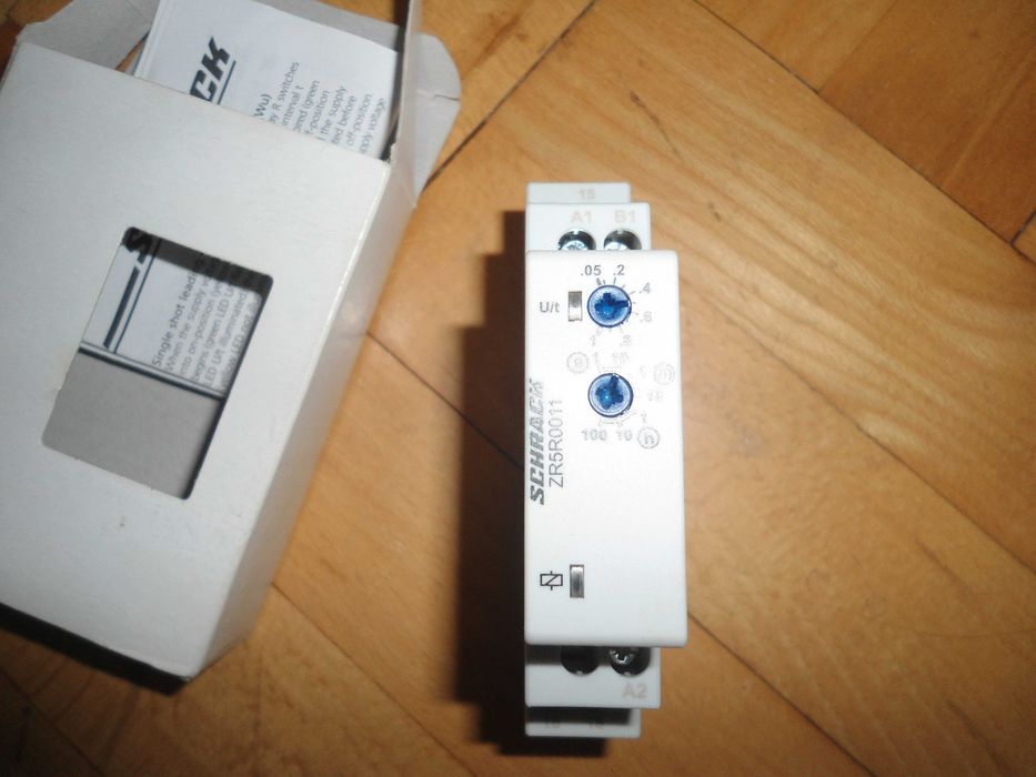 Времереле със закъснение при ИЗКЛ.24-240V AC/DC 1CO 8A/250V
